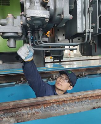 【榜樣人物】專注與奉獻的凝望--工程車維修技工 孫乾